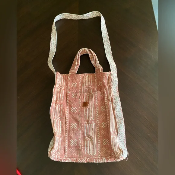 Roxy pink tote bag, with long strap. - Picture 2 of 5